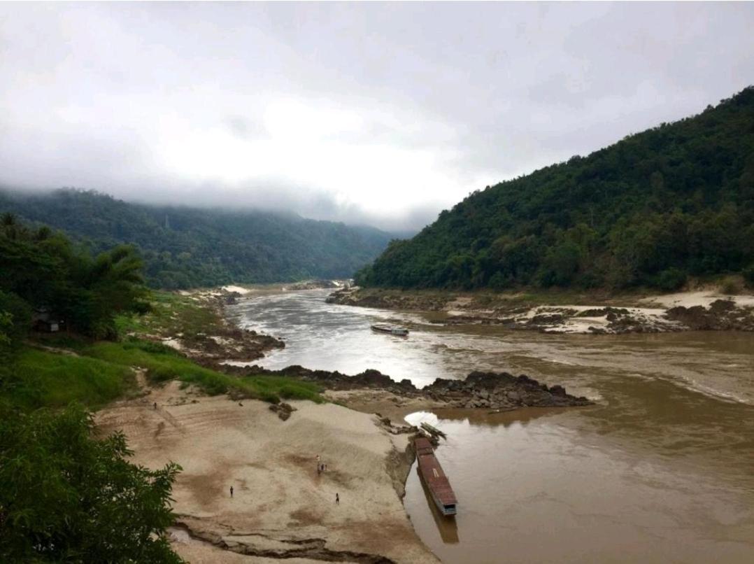 Appartamento Mekong Backpackers Muang Pakbèng Esterno foto