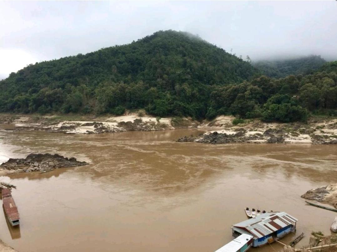 Appartamento Mekong Backpackers Muang Pakbèng Esterno foto