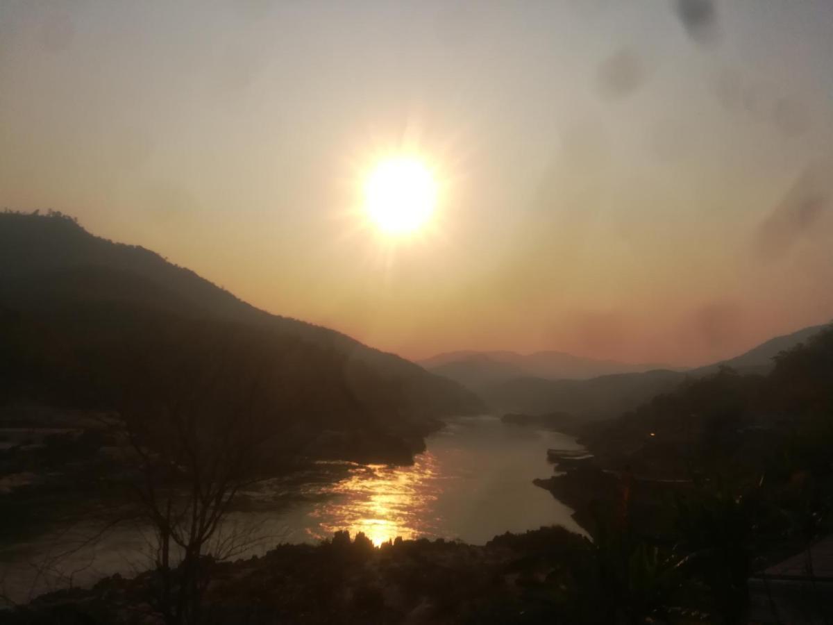 Appartamento Mekong Backpackers Muang Pakbèng Esterno foto