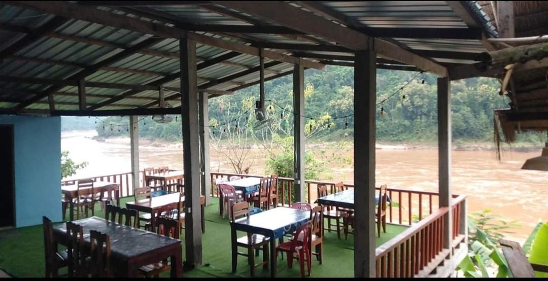 Appartamento Mekong Backpackers Muang Pakbèng Esterno foto