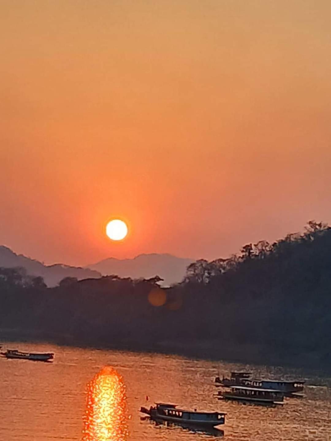 Appartamento Mekong Backpackers Muang Pakbèng Esterno foto