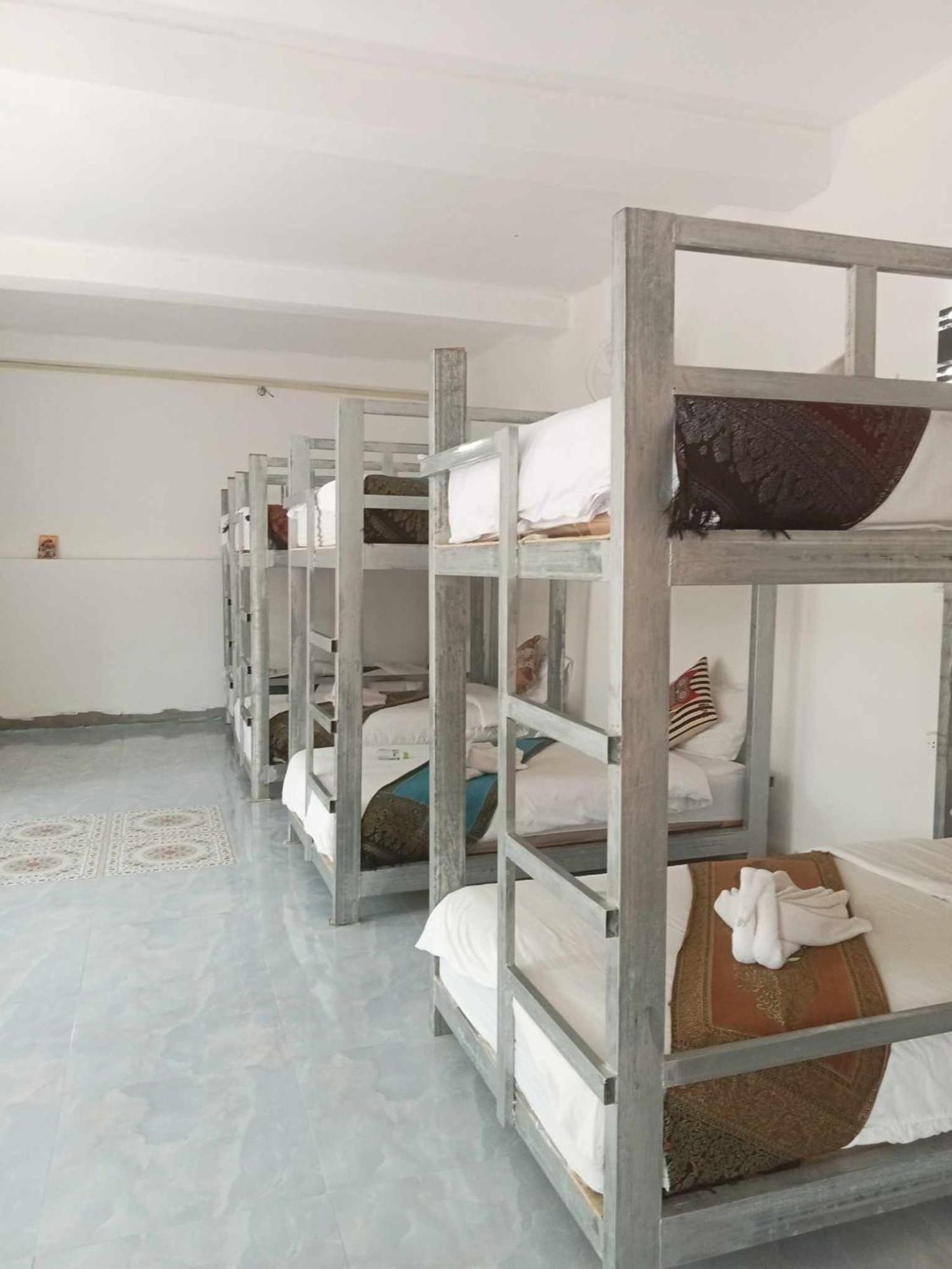 Appartamento Mekong Backpackers Muang Pakbèng Esterno foto