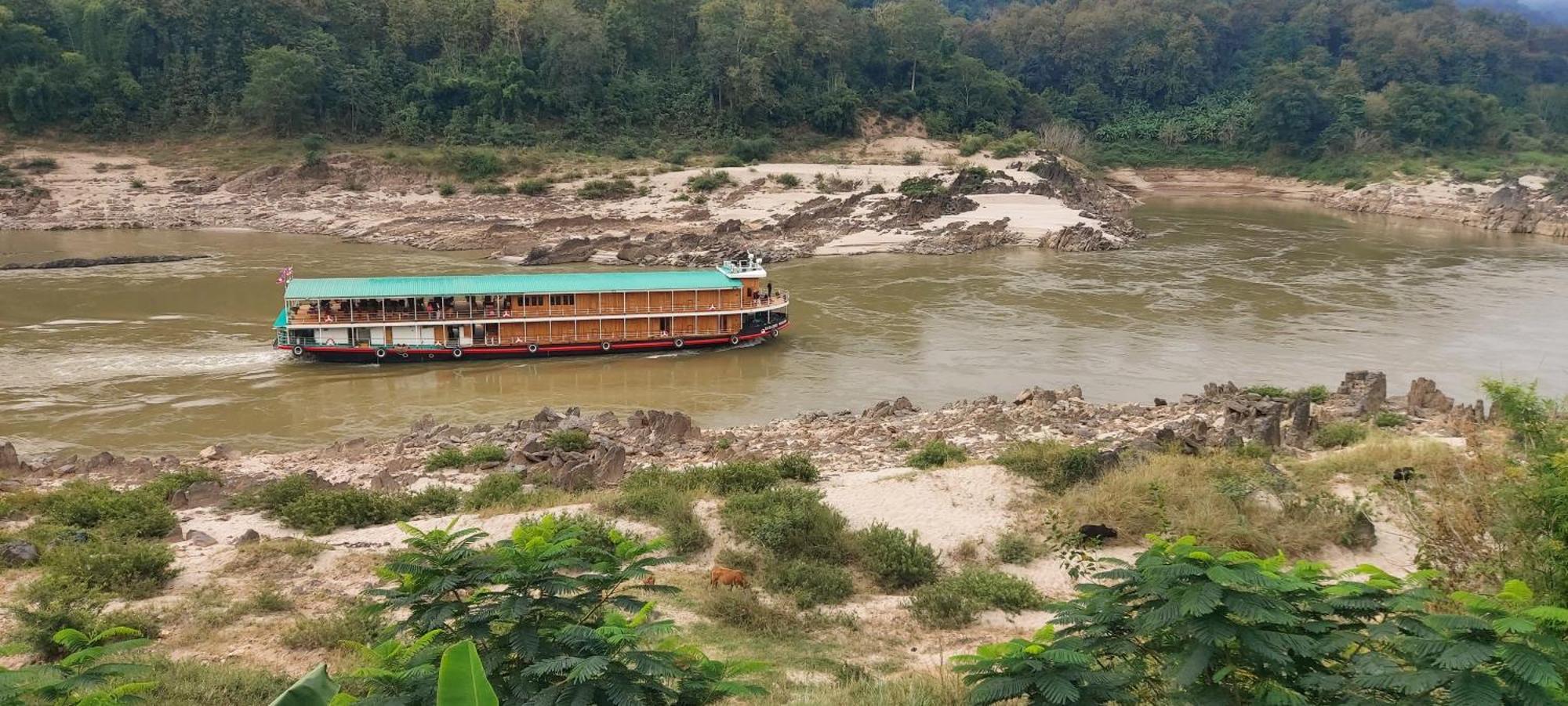 Appartamento Mekong Backpackers Muang Pakbèng Esterno foto