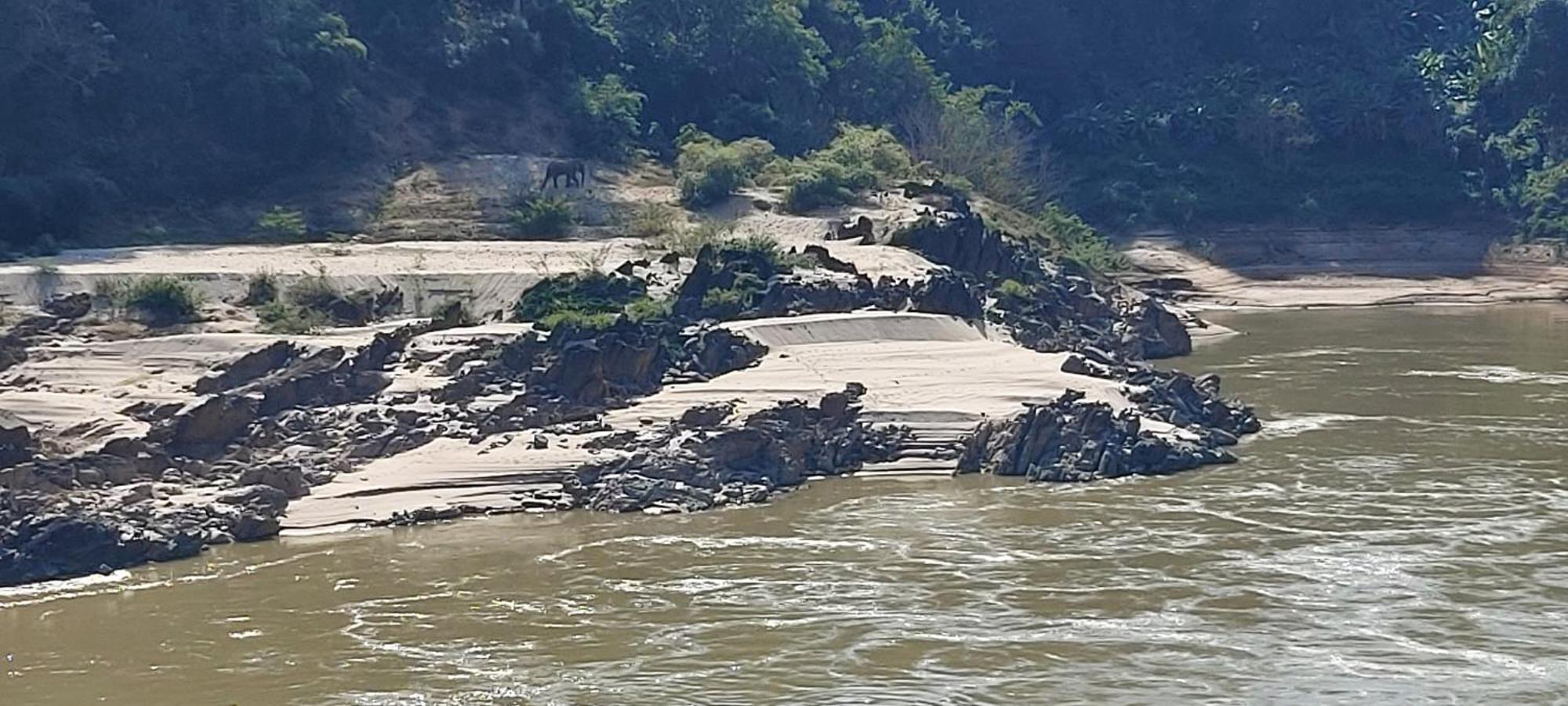 Appartamento Mekong Backpackers Muang Pakbèng Esterno foto