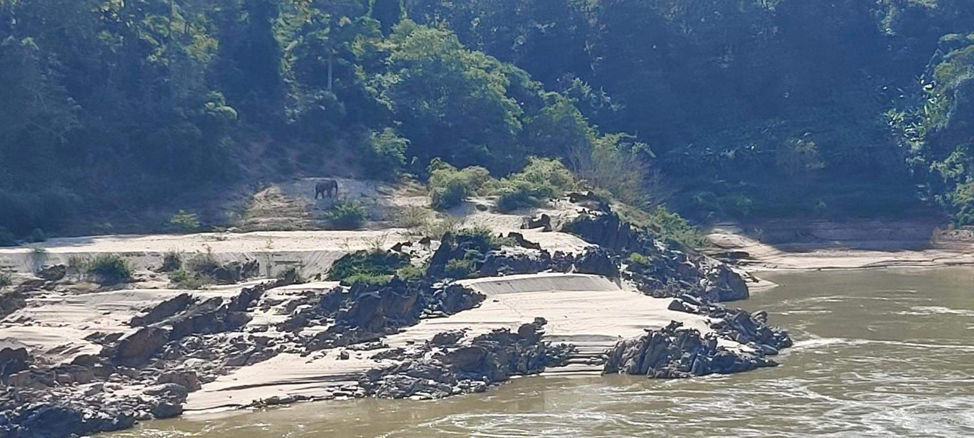 Appartamento Mekong Backpackers Muang Pakbèng Esterno foto