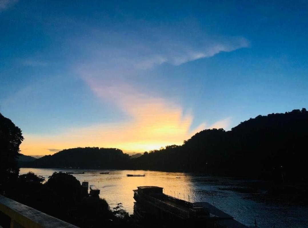 Appartamento Mekong Backpackers Muang Pakbèng Esterno foto