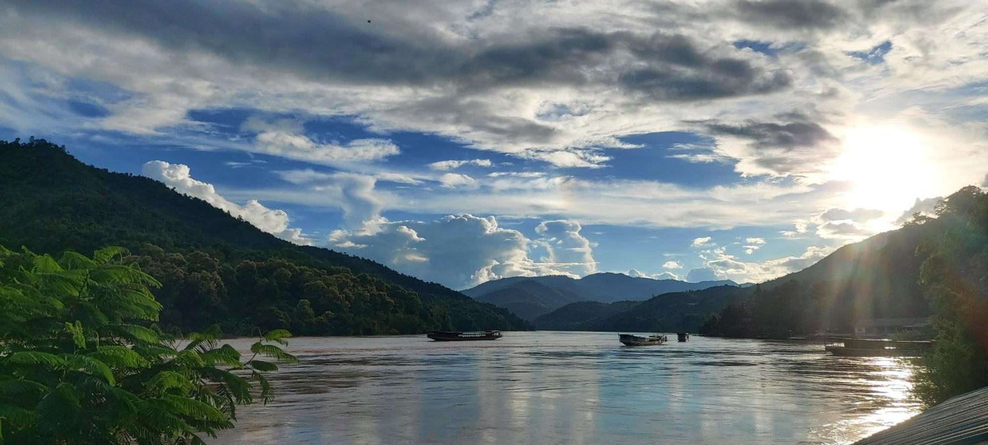 Appartamento Mekong Backpackers Muang Pakbèng Esterno foto