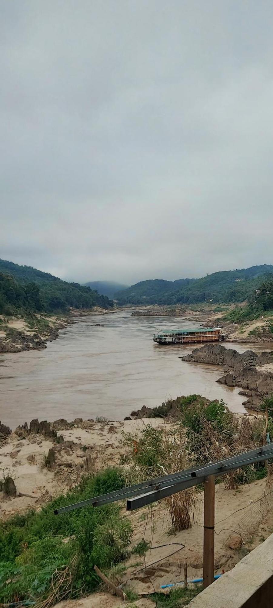 Appartamento Mekong Backpackers Muang Pakbèng Esterno foto