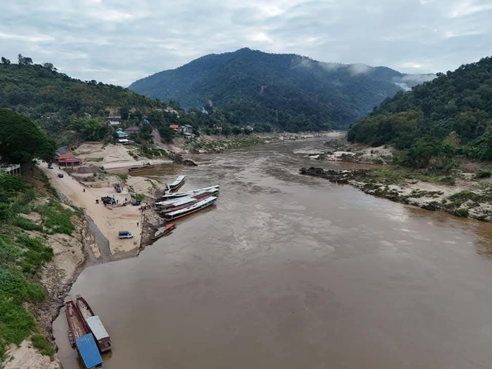 Appartamento Mekong Backpackers Muang Pakbèng Esterno foto