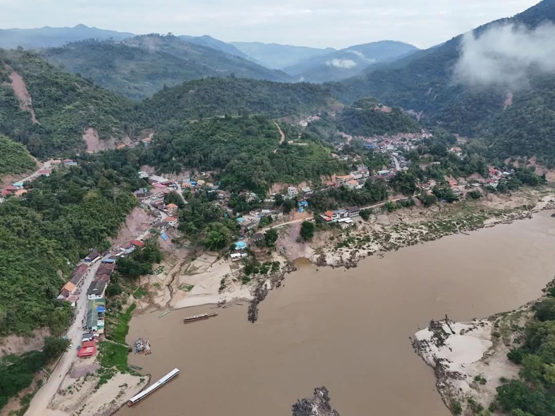 Appartamento Mekong Backpackers Muang Pakbèng Esterno foto