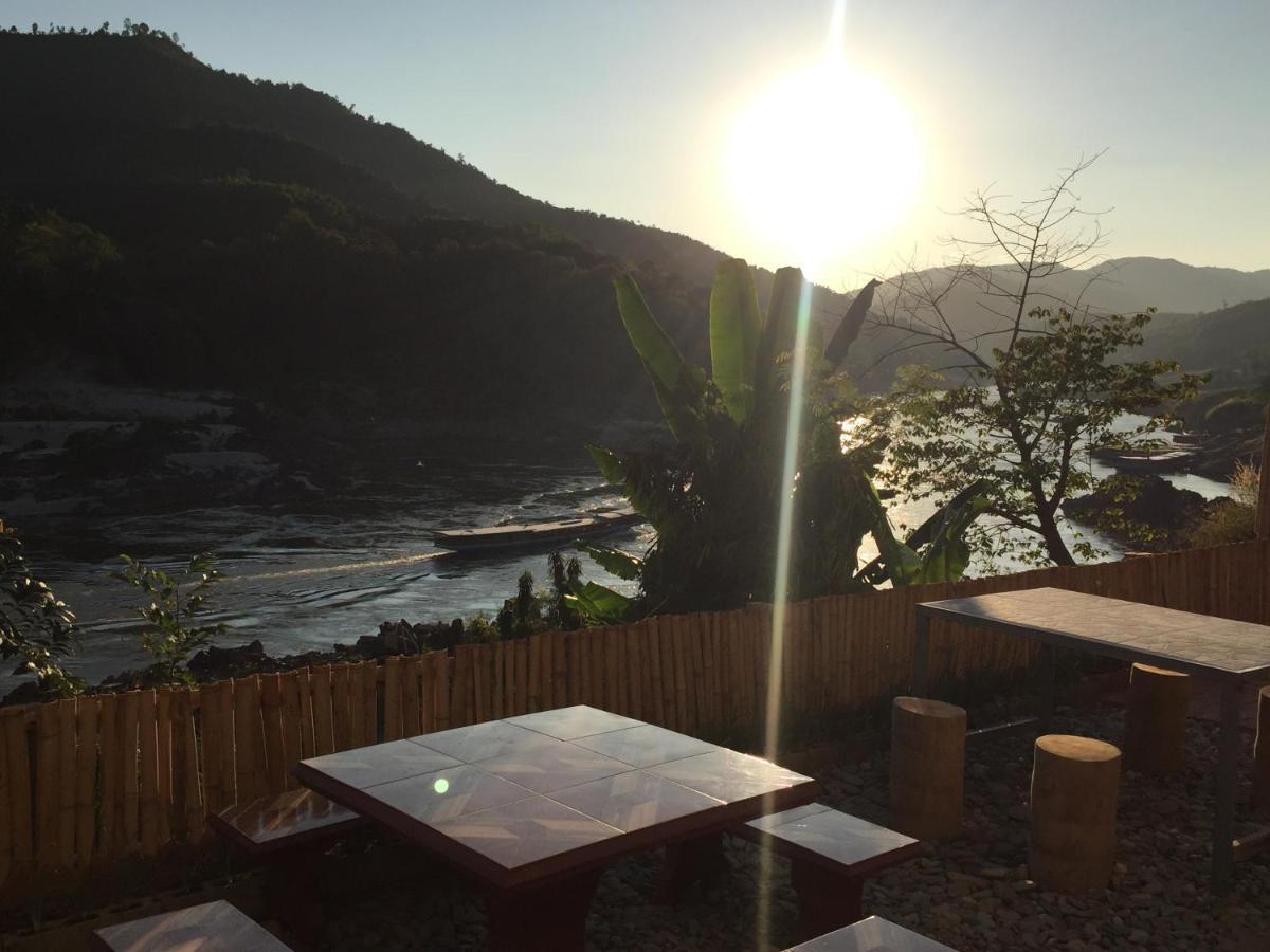 Appartamento Mekong Backpackers Muang Pakbèng Esterno foto