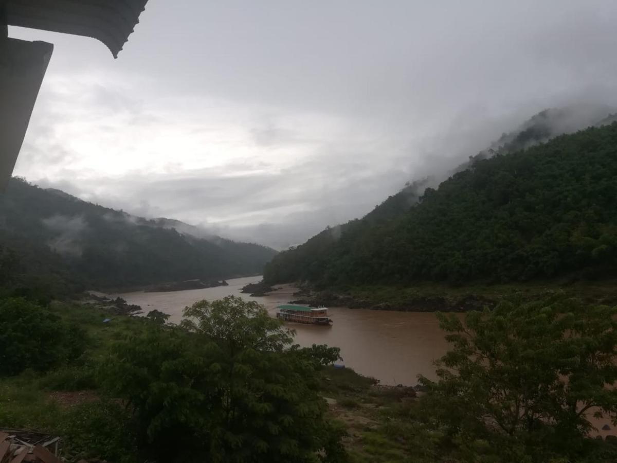 Appartamento Mekong Backpackers Muang Pakbèng Esterno foto