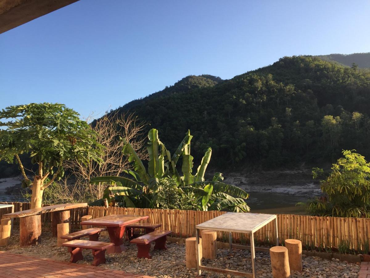 Appartamento Mekong Backpackers Muang Pakbèng Esterno foto