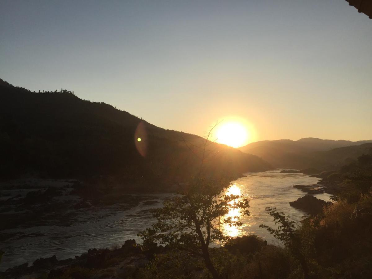 Appartamento Mekong Backpackers Muang Pakbèng Esterno foto
