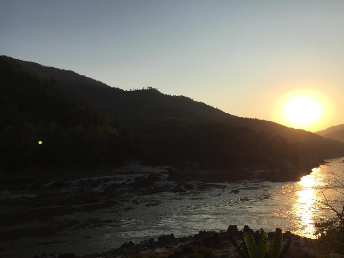 Appartamento Mekong Backpackers Muang Pakbèng Esterno foto