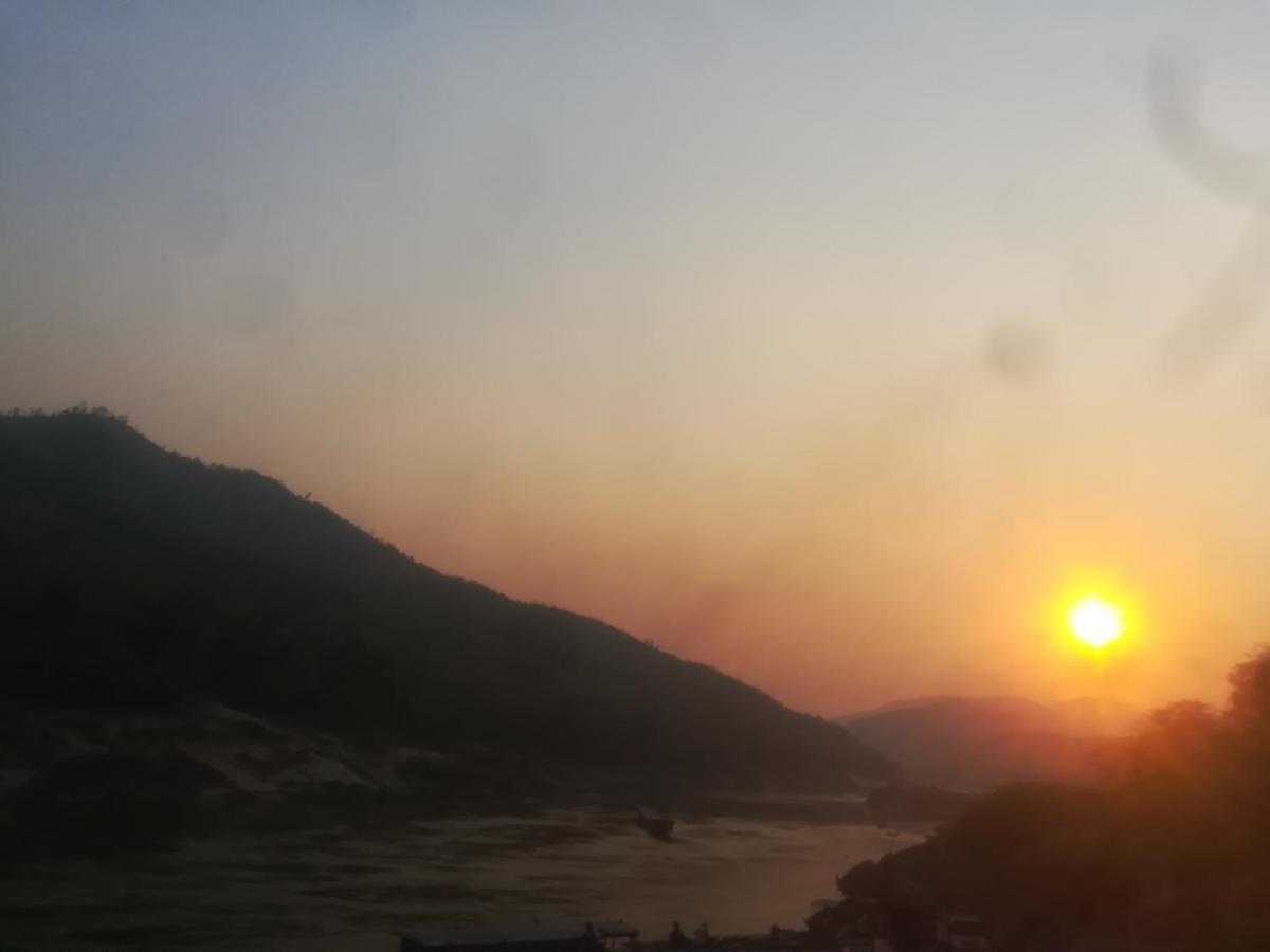 Appartamento Mekong Backpackers Muang Pakbèng Esterno foto